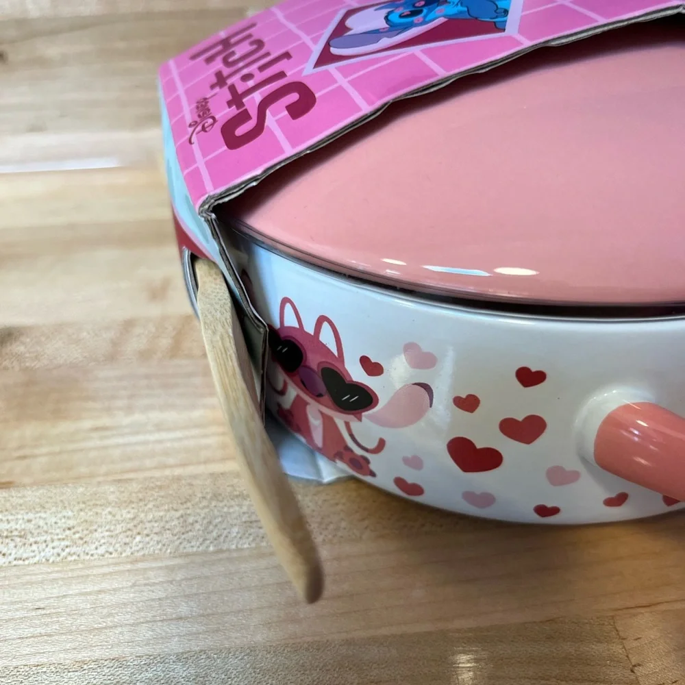 Stitch Heart Brie Baker NWT